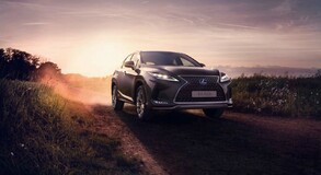  LEXUS RX: HÉT LENYŰGÖZŐ RÉSZLET A VILÁG KEDVENC KÖRNYEZETBARÁT LUXUS SUV-JÁBAN