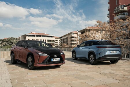 LEXUS RZ 450e Z INNOWACYJNYM NAPĘDEM DIRECT4 I NOWOCZESNYMI TECHNOLOGIAMI WE WNĘTRZU