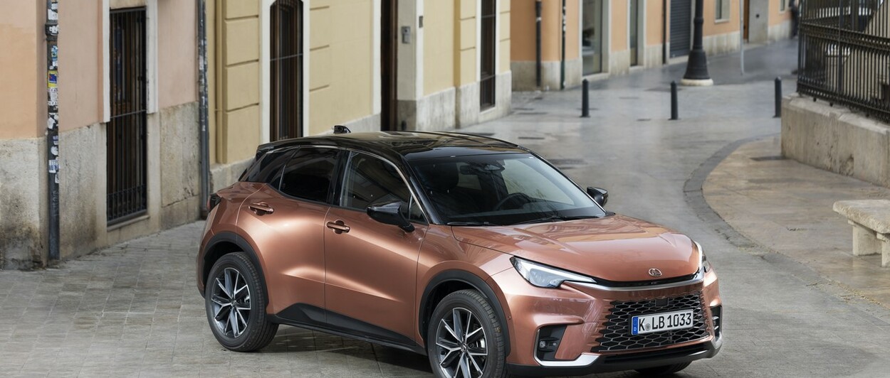 LEXUS ZE WZROSTEM SPRZEDAŻY W EUROPIE. NX I LBX NAPĘDZAJĄ WYNIK MARKI