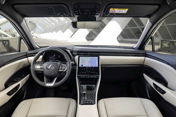 LBX TO PRAWDZIWE AUTO KLASY PREMIUM. TECHNOLOGIE I JAKOŚĆ Z WIĘKSZYCH SUV-ÓW LEXUSA