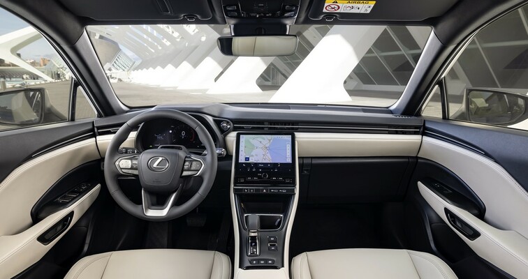 LBX TO PRAWDZIWE AUTO KLASY PREMIUM. TECHNOLOGIE I JAKOŚĆ Z WIĘKSZYCH SUV-ÓW LEXUSA
