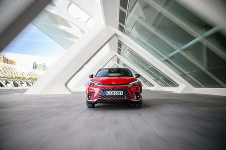 LEXUS ZDOBYWA DWIE NAGRODY W SCOTTISH CAR OF THE YEAR AWARDS