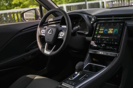 LEXUS BUSINESS WEEK JE TADY. PŘINÁŠÍ AŽ O TŘETINU NIŽŠÍ CENY
