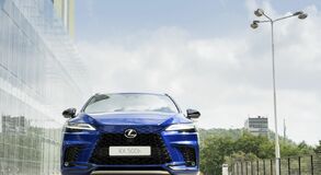 Lexus RX500h - local