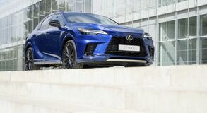 Lexus RX500h - local