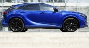 Lexus RX500h - local