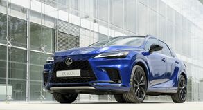 Lexus RX500h - local