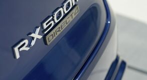Lexus RX500h - local
