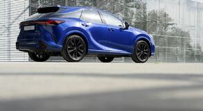 Lexus RX500h - local