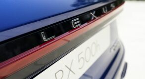 Lexus RX500h - local