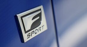 Lexus RX500h - local