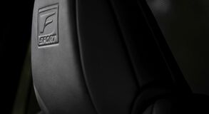 Lexus RX500h - local