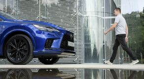 Lexus RX500h - local