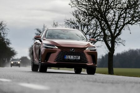  LEXUS LONI V ČESKU ZVÝŠIL PRODEJE O POLOVINU NA REKORDNÍCH 2326 VOZŮ