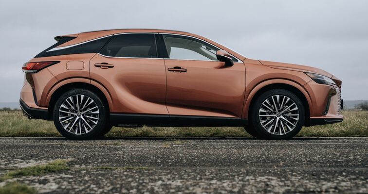 LEXUS BUSINESS WEEK JE TADY. PŘINÁŠÍ AŽ O TŘETINU NIŽŠÍ CENY