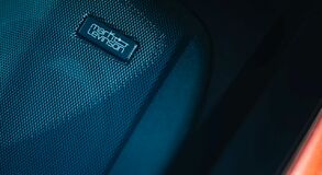 Lexus UX - local 