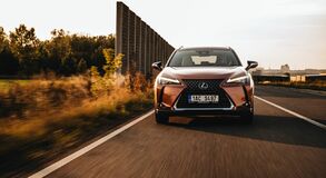 Lexus UX - local 