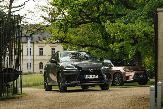 Premiéra nového modelu LBX a modelu Lexus UX 300h
