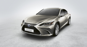 Digital Side-View Monitor on Lexus ES 300h luxury hybrid sedan