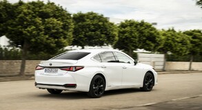 ES 300H F SPORT