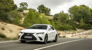 ES 300H F SPORT