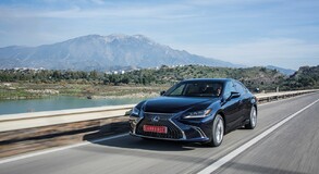 ES 300h Deep Blue