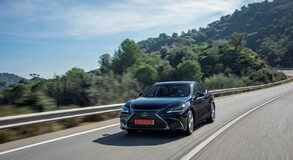 ES 300h Deep Blue