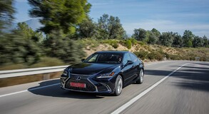 ES 300h Deep Blue