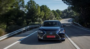 ES 300h Deep Blue