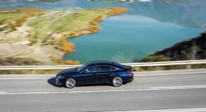 ES 300h Deep Blue
