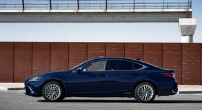 ES 300h Deep Blue
