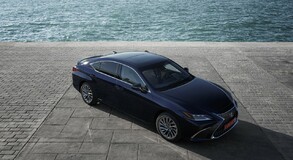 ES 300h Deep Blue
