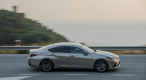 ES 300h Sonic Titanium