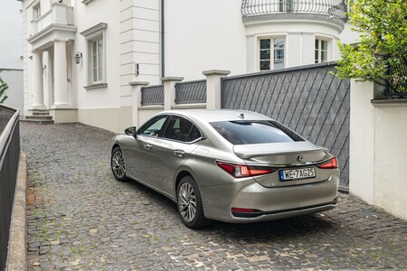 HYBRYDOWY LEXUS ES DLA FIRM OD 1490 ZŁ NETTO W NAJMIE KINTO ONE