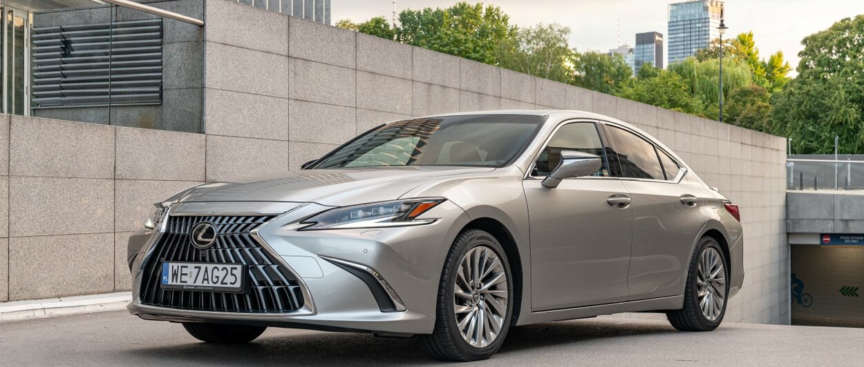 LEXUS ES FINAL EDITION W CENIE AUTA Z NIŻSZEGO SEGMENTU. WYJĄTKOWY NAJEM KINTO ONE Z RATĄ 1190 ZŁ NETTO