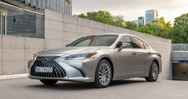 LEXUS ES FINAL EDITION W CENIE AUTA Z NIŻSZEGO SEGMENTU. WYJĄTKOWY NAJEM KINTO ONE Z RATĄ 1190 ZŁ NETTO