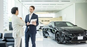 A repülőgépek világából érkező hátsó légterelő és egyéb finomságok: ezt hozza a Lexus LC új modelléve 