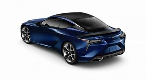 A repülőgépek világából érkező hátsó légterelő és egyéb finomságok: ezt hozza a Lexus LC új modelléve 