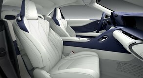 A repülőgépek világából érkező hátsó légterelő és egyéb finomságok: ezt hozza a Lexus LC új modelléve 