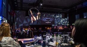 PLAYBOY ÉV AUTÓJA LETT A LEXUS LC ÉS A TOYOTA C-HR