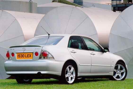 Lexus IS 25 lat