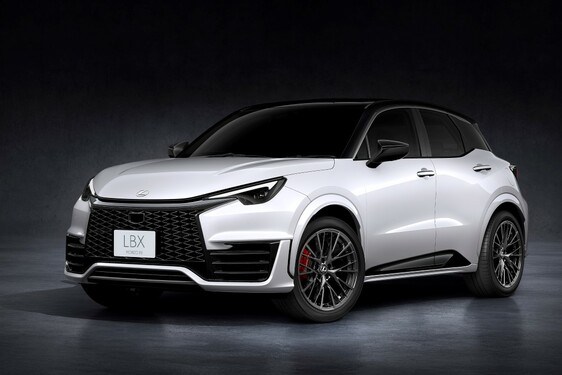 LEXUS LBX MORIZO RR DEBIUTUJE W JAPONII. 305 KM MOCY, NAPĘD 4X4 I SPORTOWE OSIĄGI