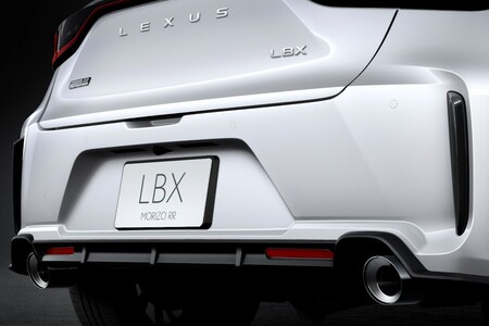 LEXUS LBX MORIZO RR DEBIUTUJE W JAPONII. 305 KM MOCY, NAPĘD 4X4 I SPORTOWE OSIĄGI
