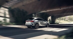Megáll, ha a sofőr nem képes rá: ötcsillagos biztonságot nyújt a vadonatúj Lexus RX