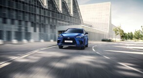 Megáll, ha a sofőr nem képes rá: ötcsillagos biztonságot nyújt a vadonatúj Lexus RX
