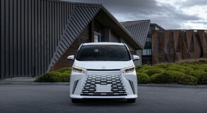 LEXUS LM ODMIENIŁ KOMFORT PODRÓŻY DLA PASAŻERÓW VIP