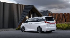 LEXUS LM ODMIENIŁ KOMFORT PODRÓŻY DLA PASAŻERÓW VIP