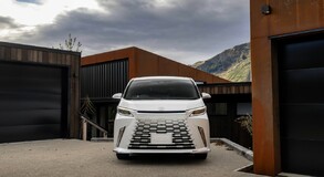 LEXUS LM ODMIENIŁ KOMFORT PODRÓŻY DLA PASAŻERÓW VIP