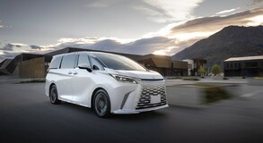 LEXUS LM ODMIENIŁ KOMFORT PODRÓŻY DLA PASAŻERÓW VIP