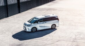 LEXUS LM ODMIENIŁ KOMFORT PODRÓŻY DLA PASAŻERÓW VIP